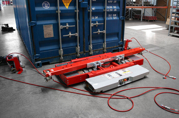 JLAe Fahrwerk mit Containertraverse